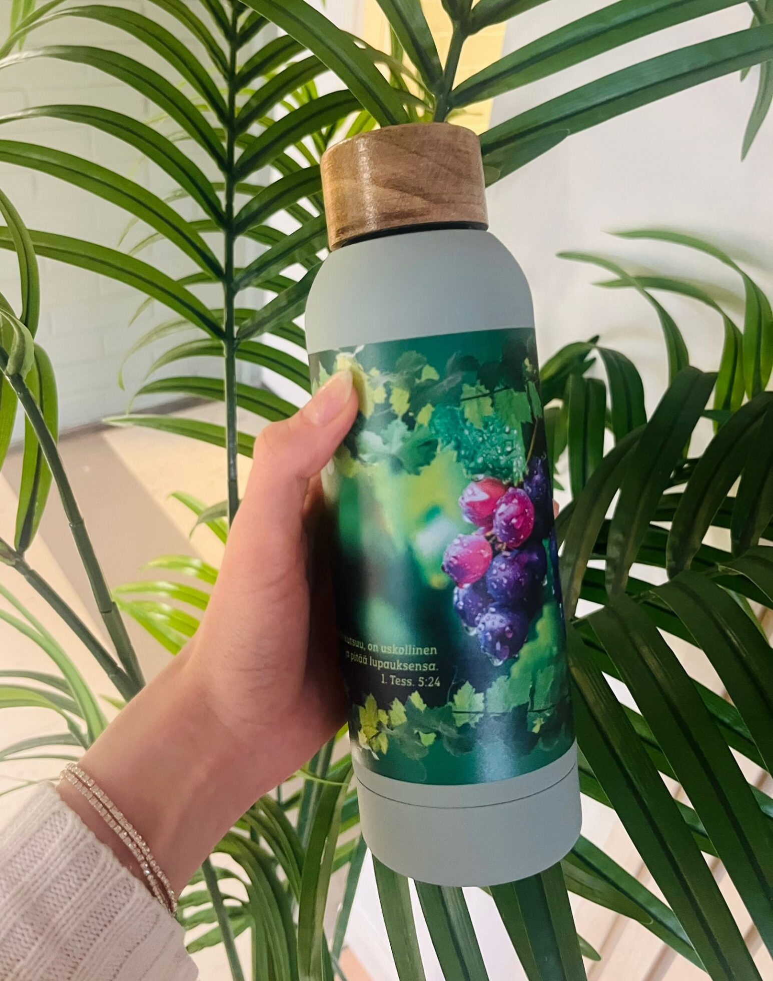 UUTUUS: Juomapullo (teräksinen ja vihreä) - Image 2