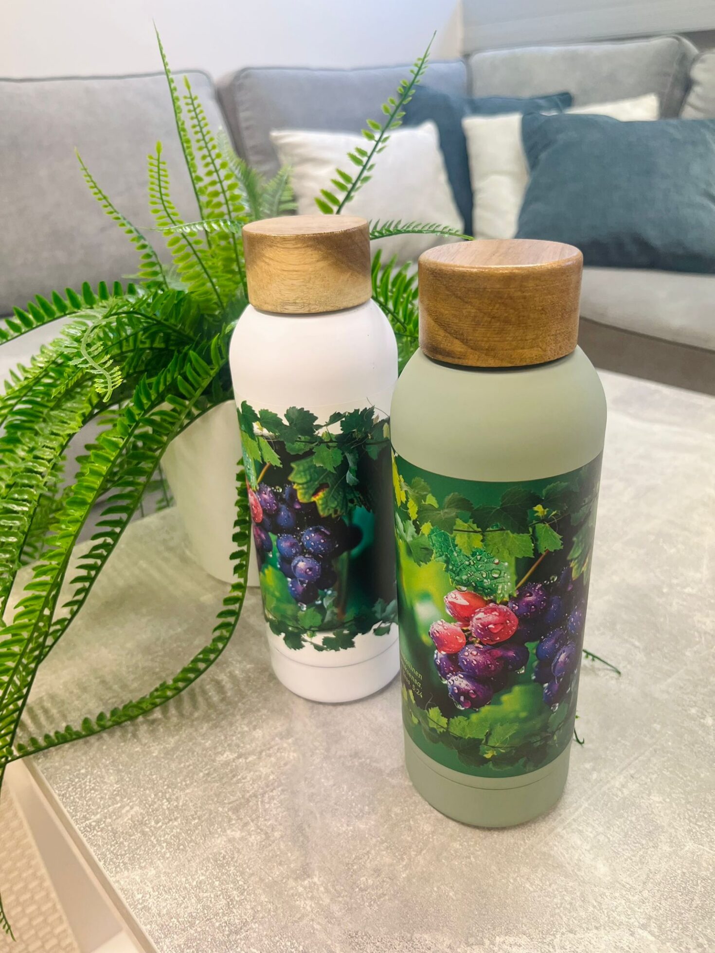 UUTUUS: Juomapullo (teräksinen ja vihreä) - Image 3